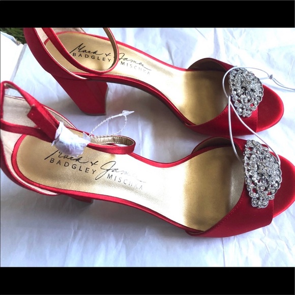 NEW Badgely Mischka satin ankle-strapped rhinestone encrusted red heels size 7M. - Picture 2 of 8